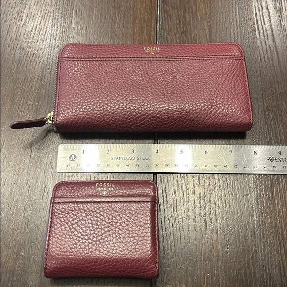 Fossil Burgundy Leather Wallet and Card Holder Set - Picture 4 of 6